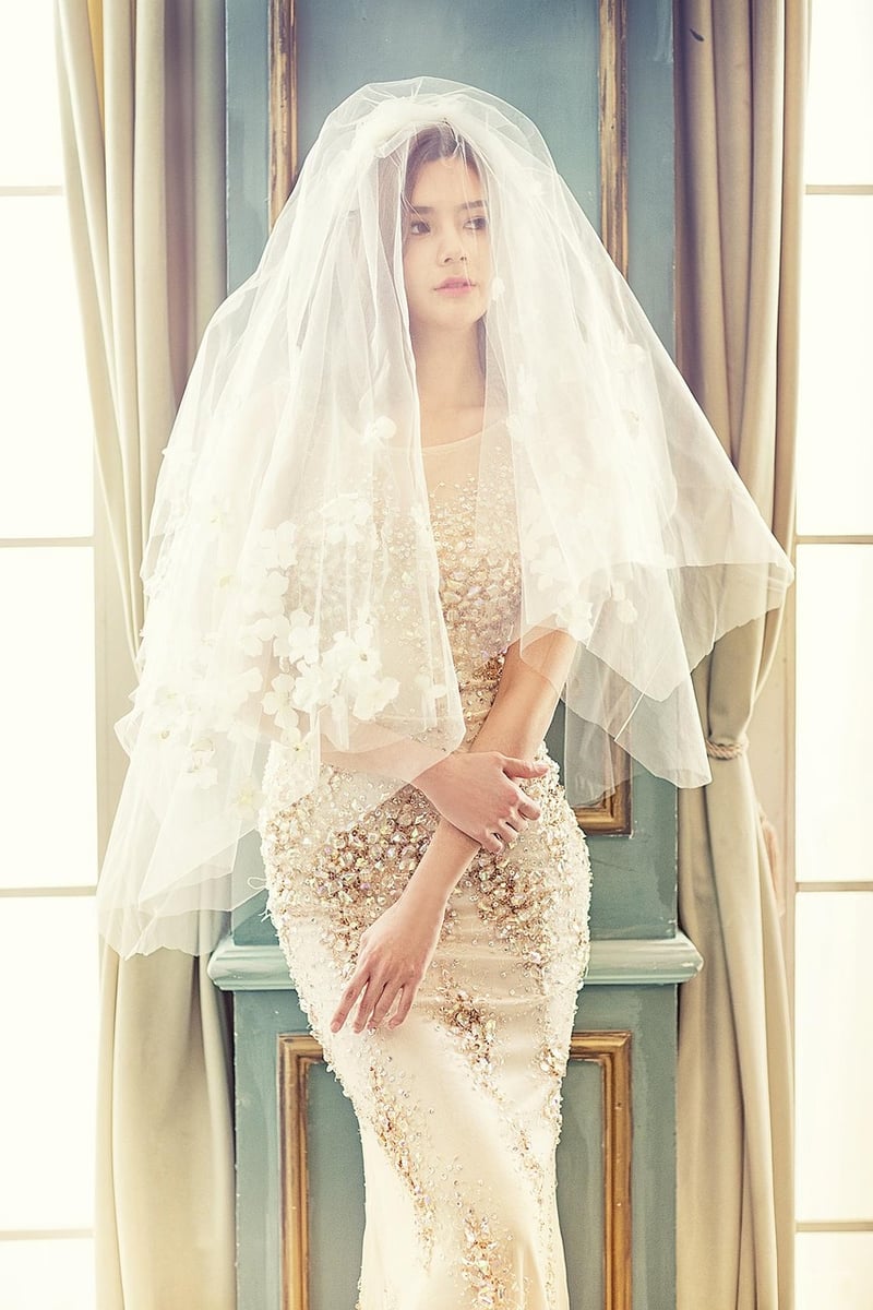 Boho bride with flower crown